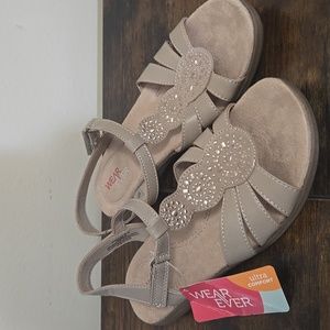 Women's Beige/Tan Sandals Sz 8 NWT